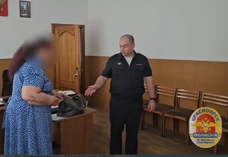 Жительница Красноярска случайно оставила полмиллиона рублей в магазине 