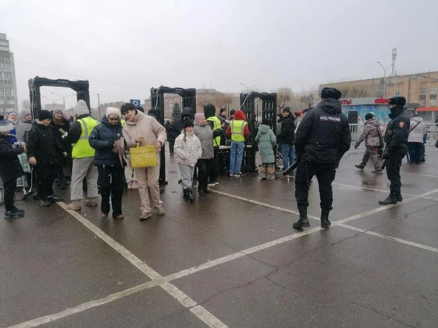 Ненастье не помешало празднованию Дня народного единства в Красноярске
