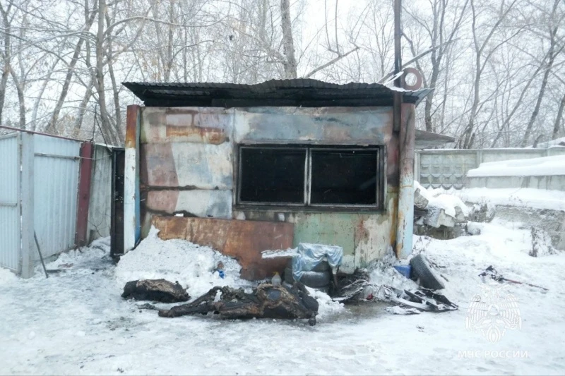 Житель Томской области погиб при пожаре в металлическом вагончике