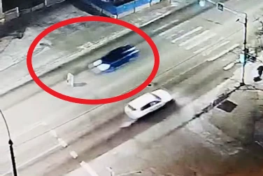 Красноярка перешла дорогу в 10 метрах от «зебры» и попала под колёса автомобиля 