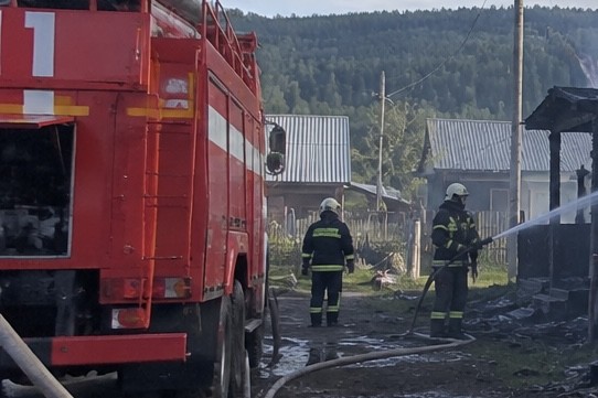 В Хакасии огонь уничтожил 3,5 тонны кормов