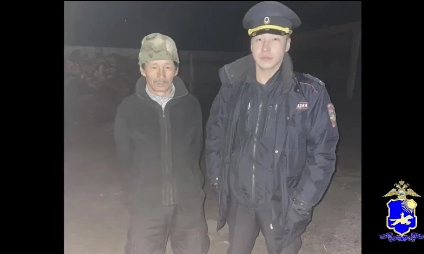 В Тыве полицейские спасли мужчину из задымленной квартиры