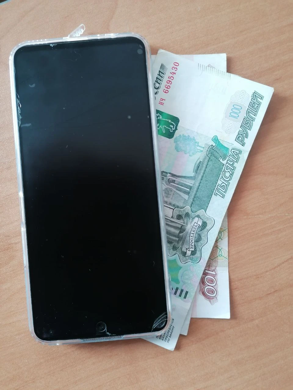 Красноярка, чтобы вернуть заложенный ею в ломбард телефон заявила о краже