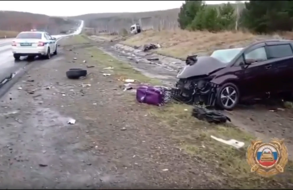 В Иркутской области в ДТП с грузовиком погибли 3 человека