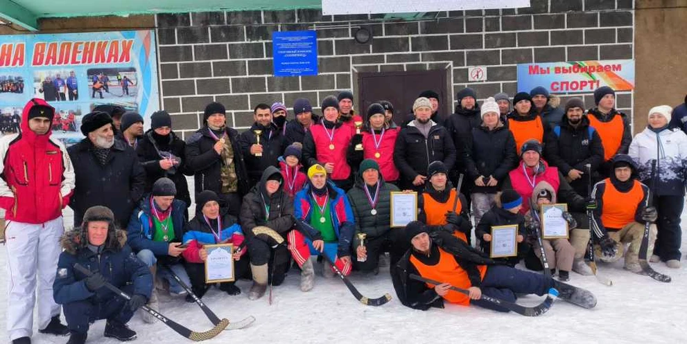 В Кузбассе мусульмане организовали хоккейный турнир в валенках