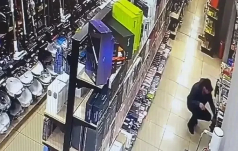 В Хакасии мужчина украл из магазина аккумулятор для шуруповерта