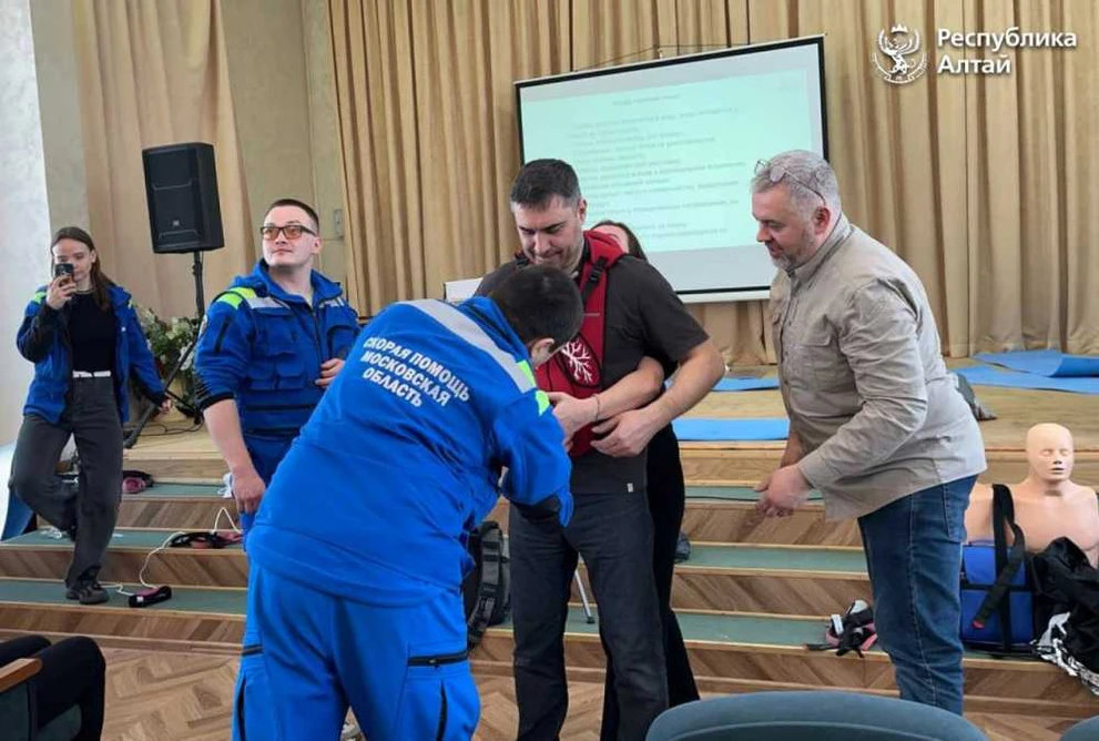 Медики из Подмосковья учат оказанию первой помощи в Республике Алтай