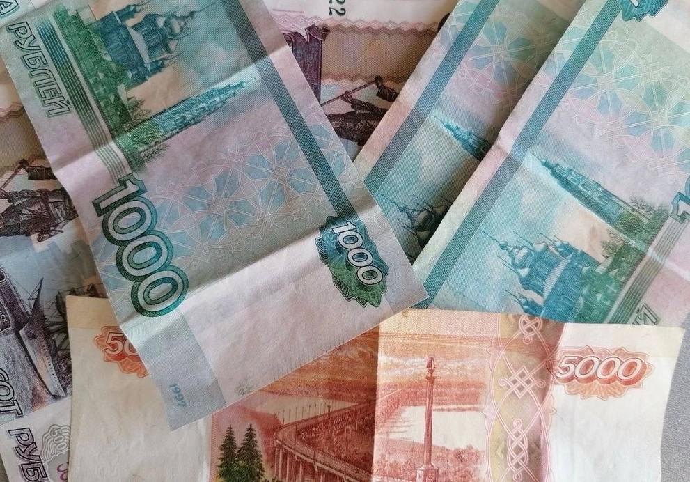 В Томской области пассажирка такси получила более 500 тысяч рублей