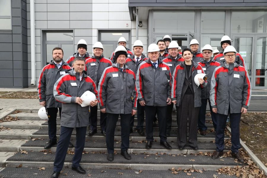 Федеральные и региональные депутаты вместе с представителями профильных министерств побывали на Красноярском алюминиевом заводе