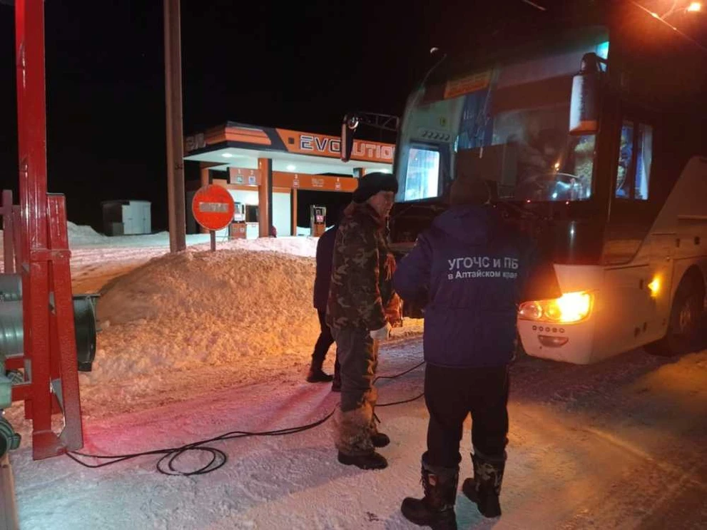 В Алтайском крае сломался автобус из Монголии