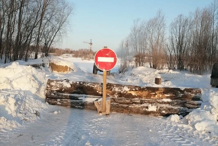 В Омской области ограничили доступ на несанкционированные ледовые переправы