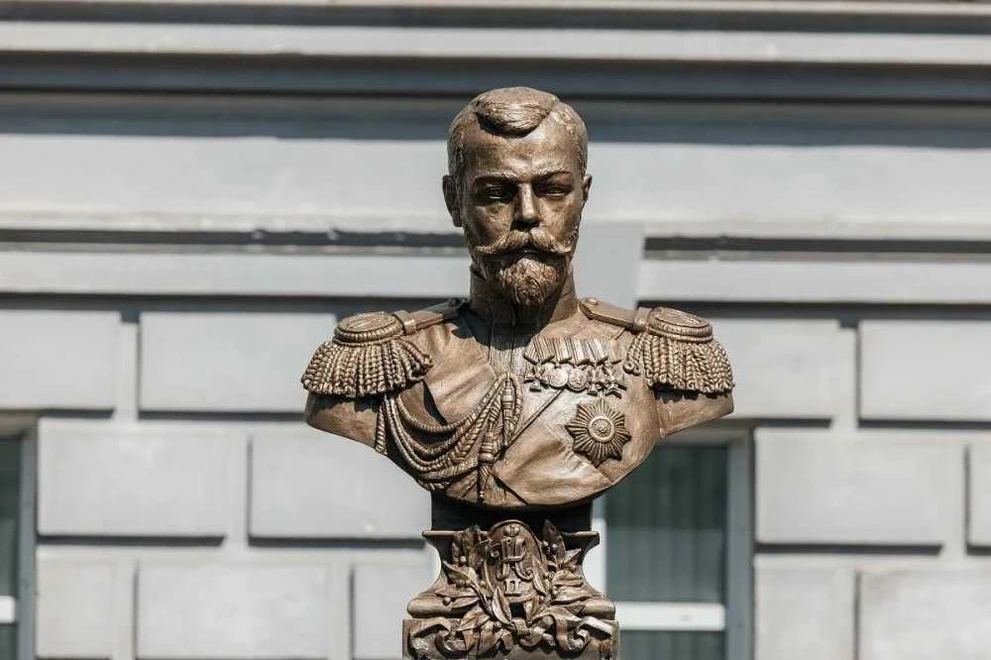 У Томского политехнического университета открыли памятник Николаю II