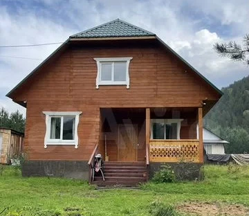 В Горном Алтае продают дизайнерский коттедж на краю леса