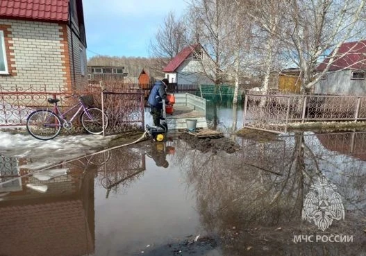 Первые жертвы весны: тёплая погода затопила огороды и дороги в Алтайском крае