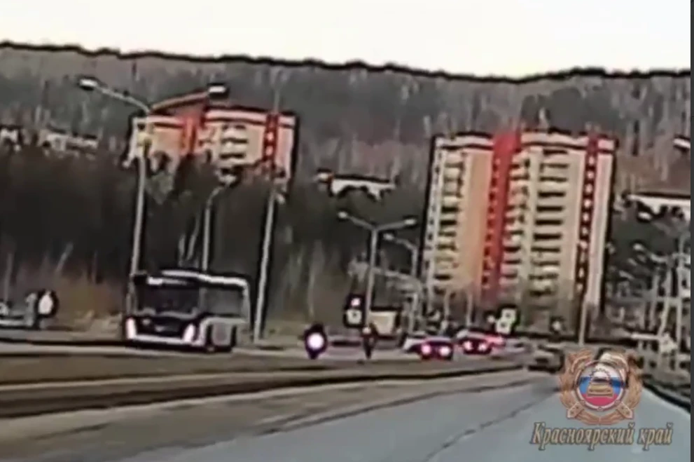 В закрытом городе Красноярского края произошло ДТП с мотоциклом и автобусом
