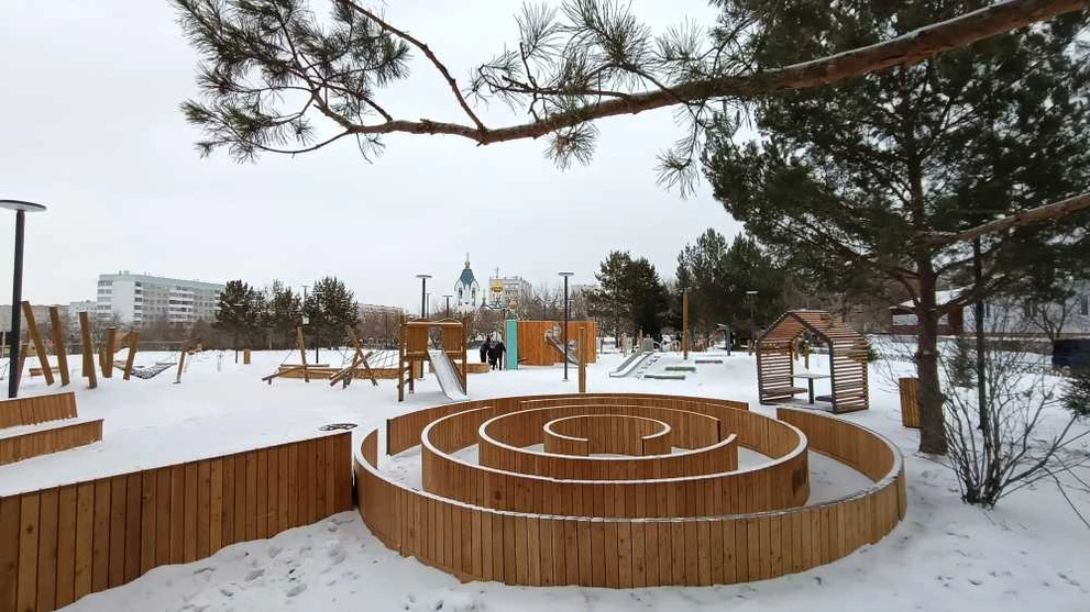 В городе-спутнике Красноярска завершили благоустройство Юбилейной площади 