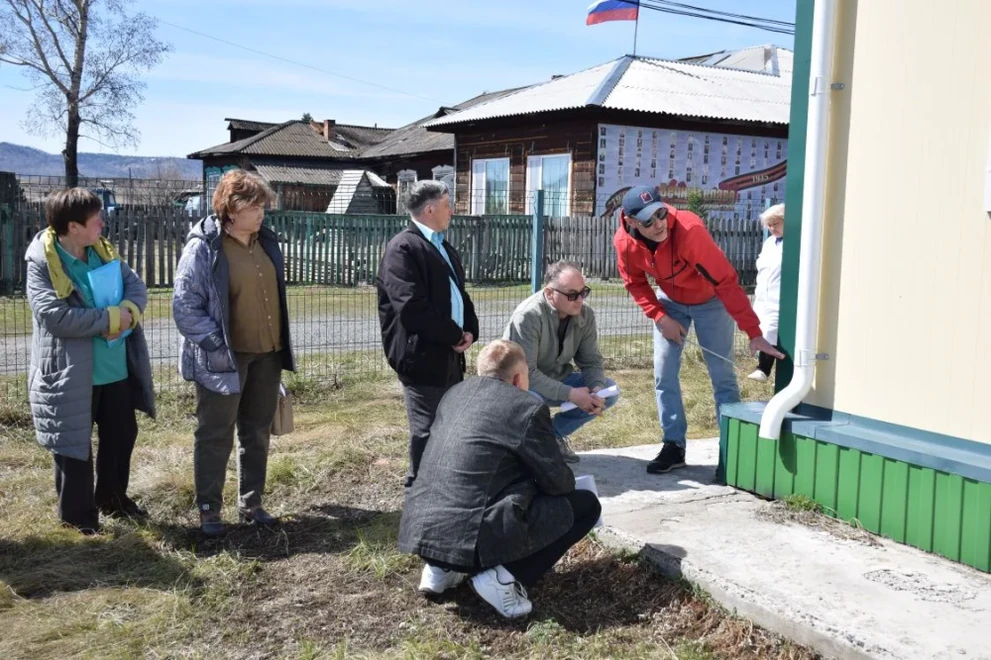 В Хакасии в Имекской амбулатории заменят поврежденный пол