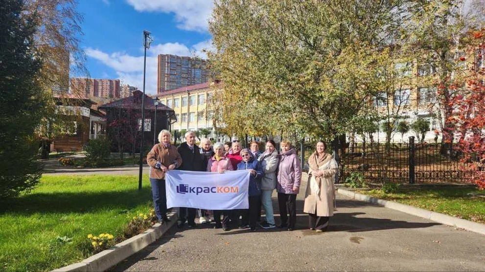 Красноярские коммунальщики поздравили ветеранов-краскомовцев 