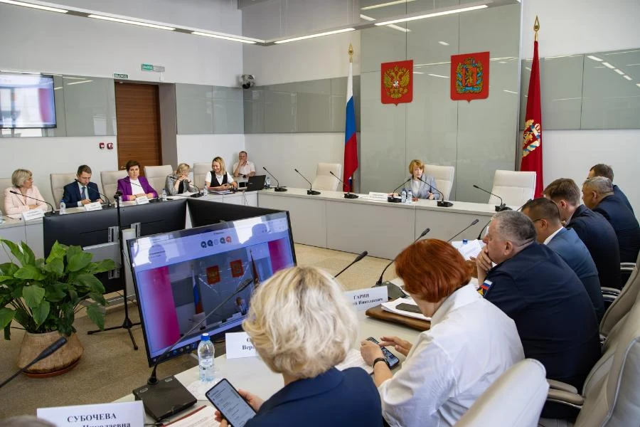 Программу подготовки управленческих кадров из участников СВО обсудили депутаты Красноярского края