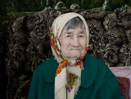 В Кемерове поздравили с 106-летием старейшую жительницу города