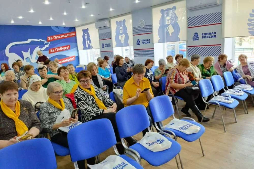 В Красноярске в Штабе общественной поддержки Единой России наградили волонтёров