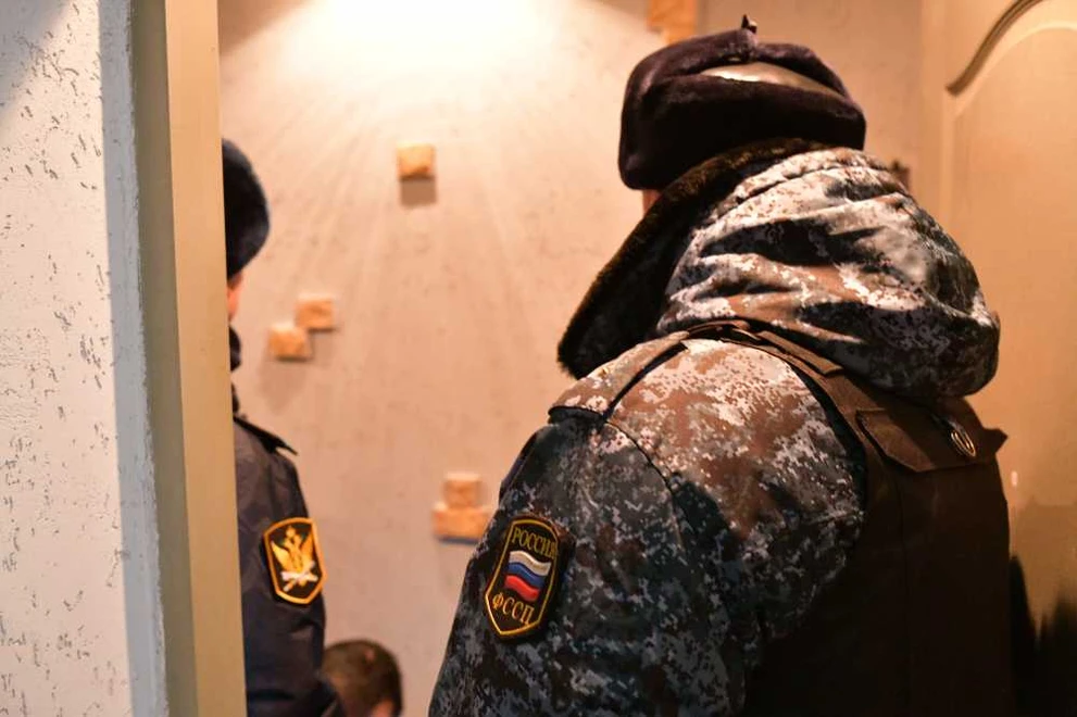 В Красноярском крае приставы принудительно госпитализировали больного туберкулёзом