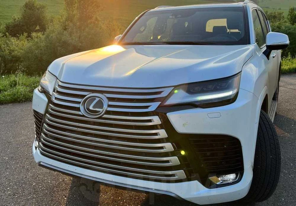 В Барнауле продают почти новый Lexus LX500d за 14,5 миллионов рублей