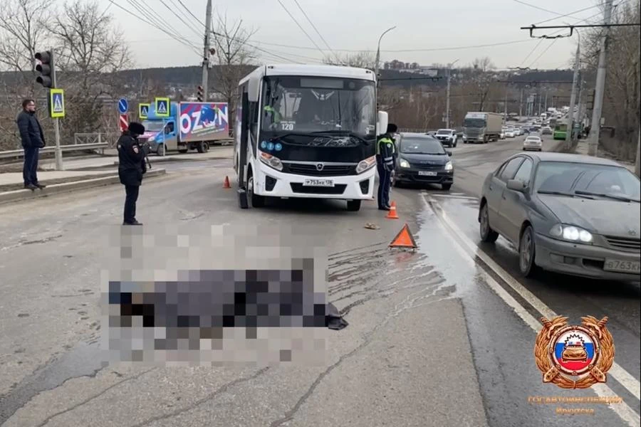 В Иркутске под колёсами автобуса погиб пешеход