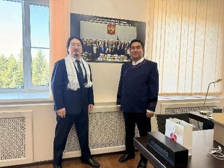 Мэр Кызыла встретился с депутатом Госдумы на буддийском форуме
