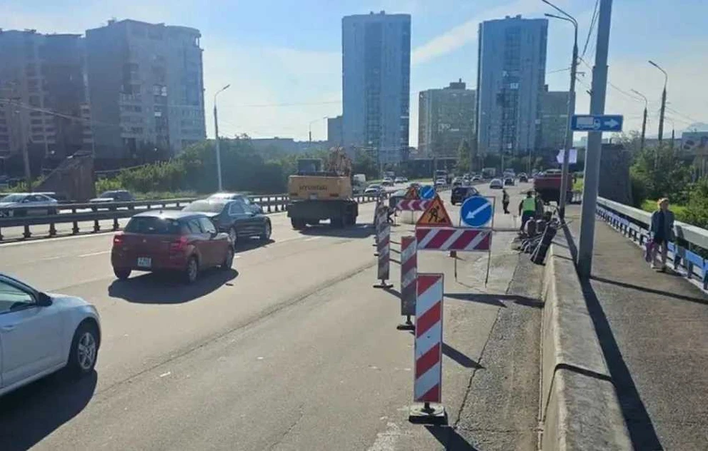 На Октябрьском мосту в Красноярске ввели временные ограничения движения