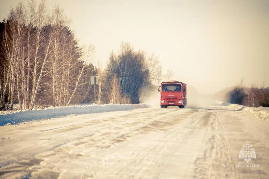 В ряде районов Омской области из-за непогоды закрыто движение некоторых видов автотранспорта