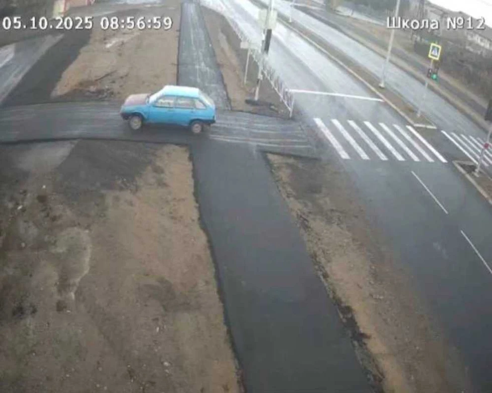 В Кызыле водитель поехал по пешеходному тротуару  