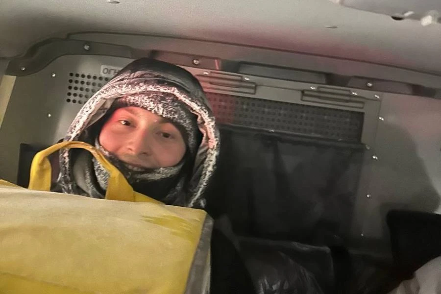 В Иркутске полицейские спасли в 40-градусный мороз курьера-студента 