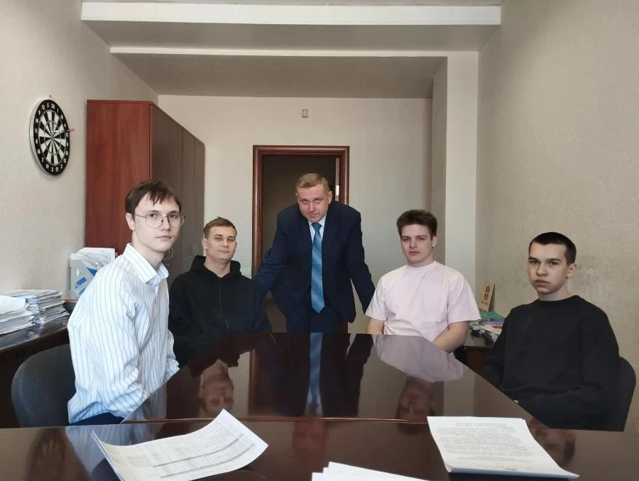 Студенты Омского железнодорожного вуза прошли практику в региональном министерстве