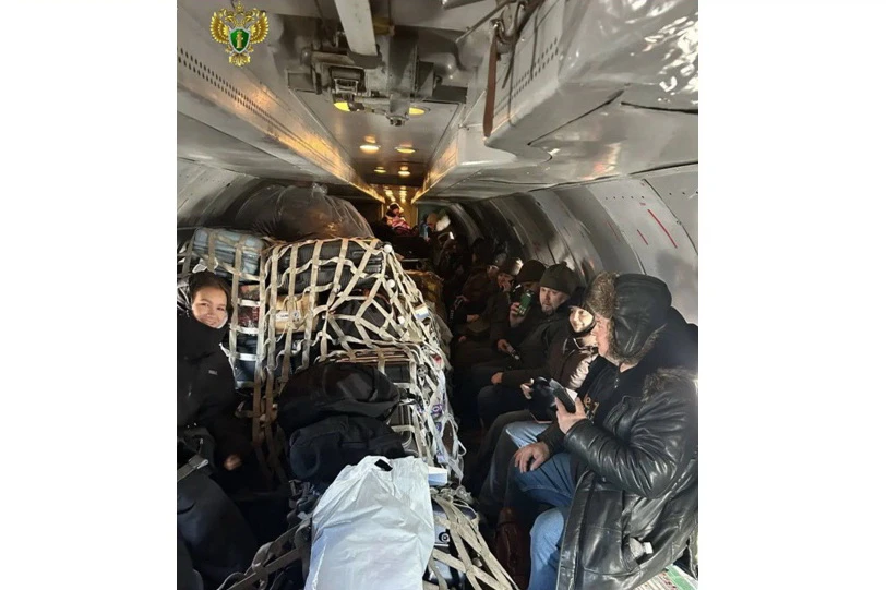Из Иркутска к Маме авиапассажиров повезли на «грузовике»