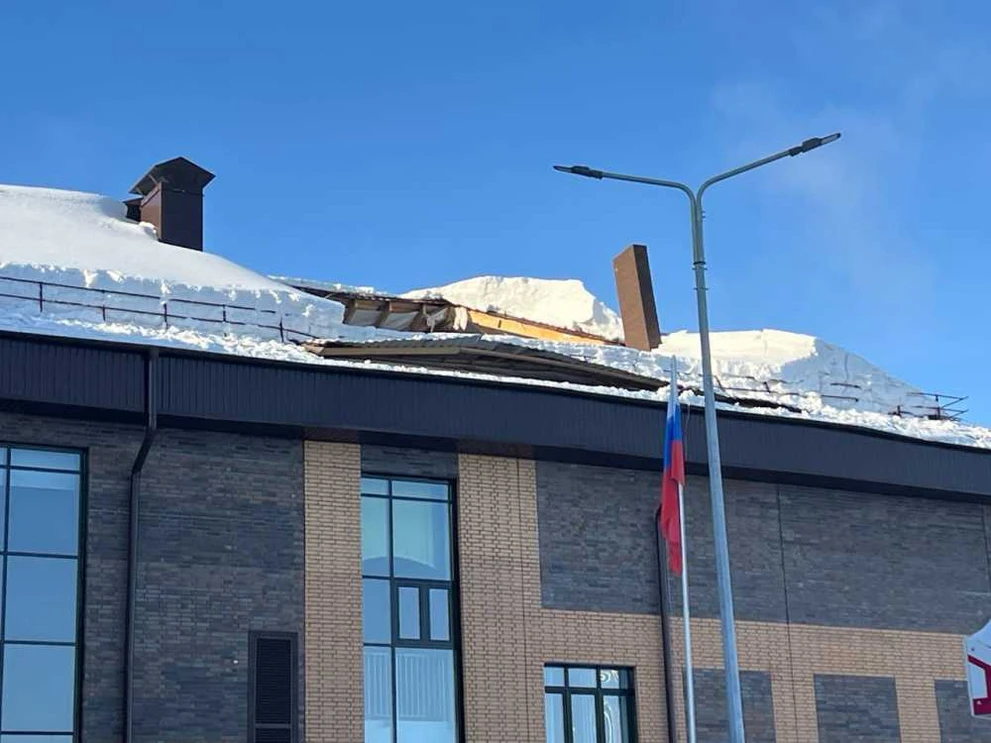 В Новосибирской области возбудили дело после обрушения части крыши школы в Репьево