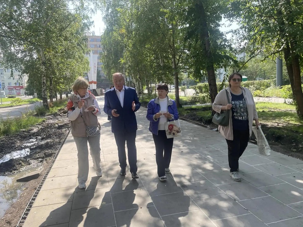 В Красноярска в Кировском районе благоустраивают сквер Западный