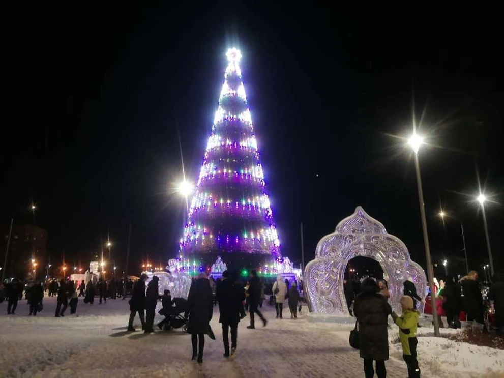 В Красноярске зажгла огни Кразовская елка