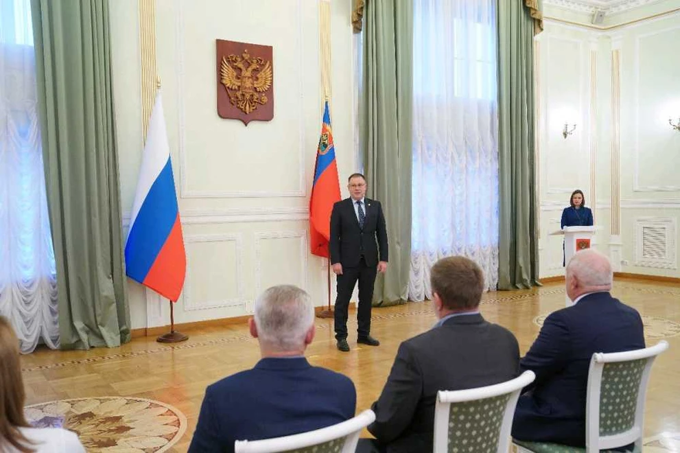 Глава Кузбасса Илья Середюк наградил медалями 22 кузбассовцев 