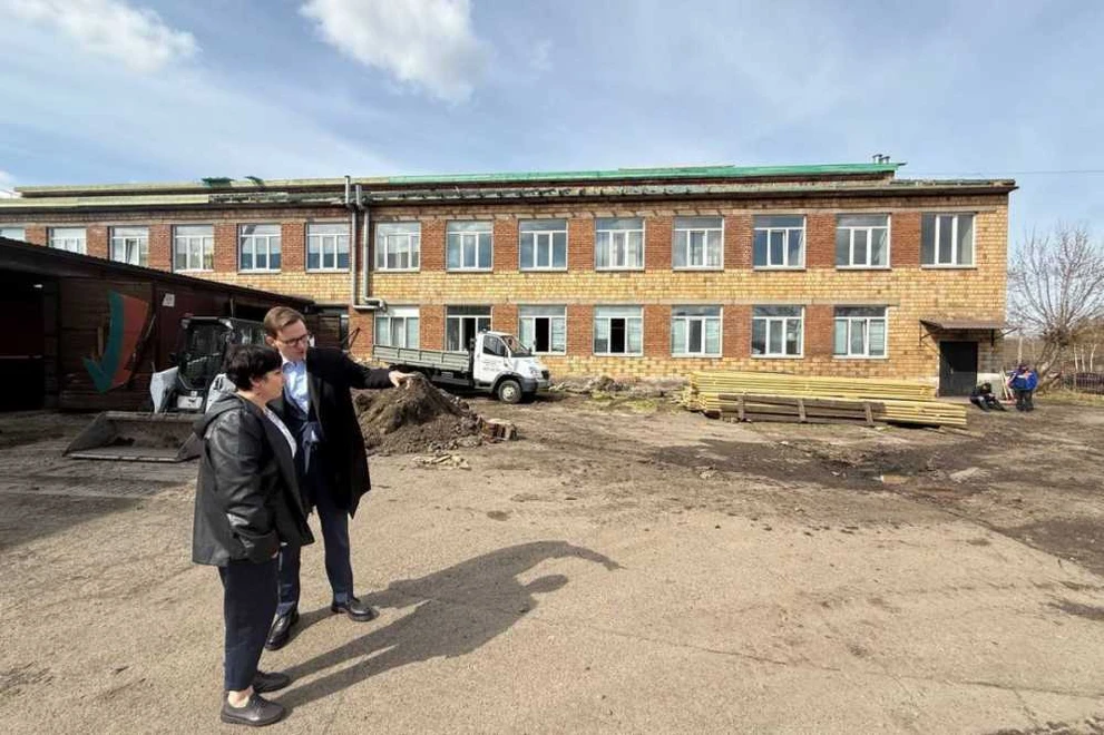 Илья Зайцев оценил ход капремонта Красноярского техникума транспорта и сервиса