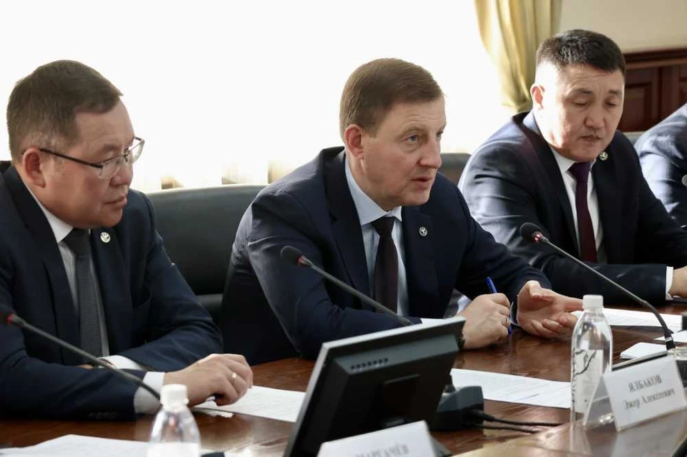 Глава Республики Алтай представил изменения в Конституцию региона 