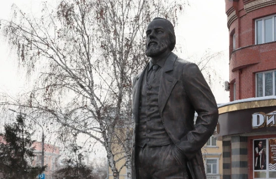 В Барнауле открыли памятник Федору Достоевскому