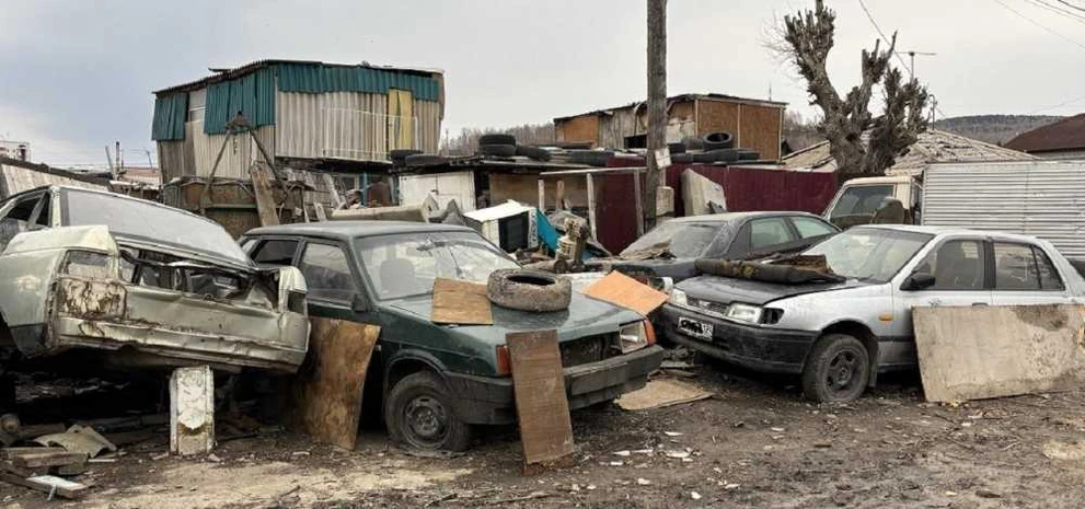 Колоритные экземпляры для выставки автохлама вывезли с улиц Красноярска