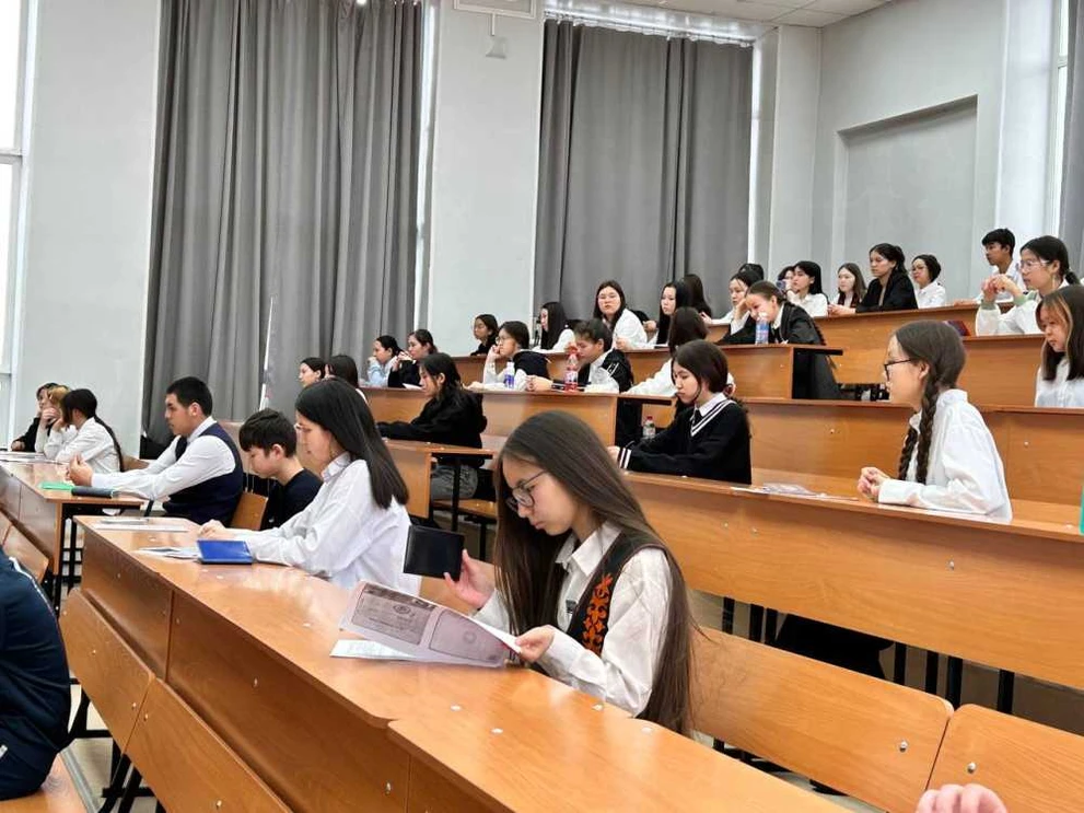 Свыше 330 учащихся принимают участие в олимпиаде по хакасскому языку