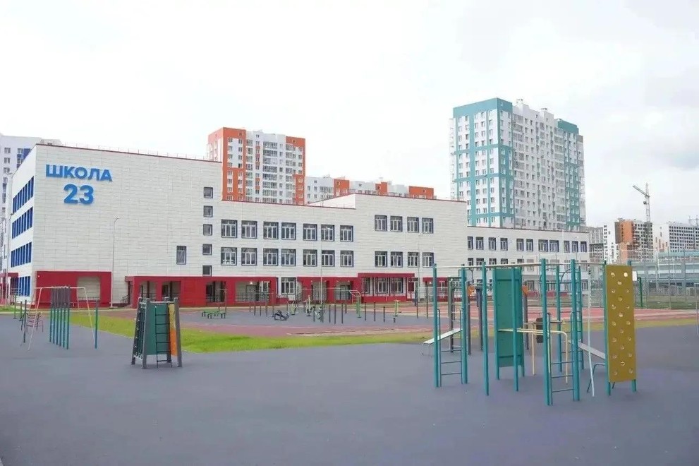 В Красноярске более 1300 детей стали учениками новой школы в Тихих Зорях