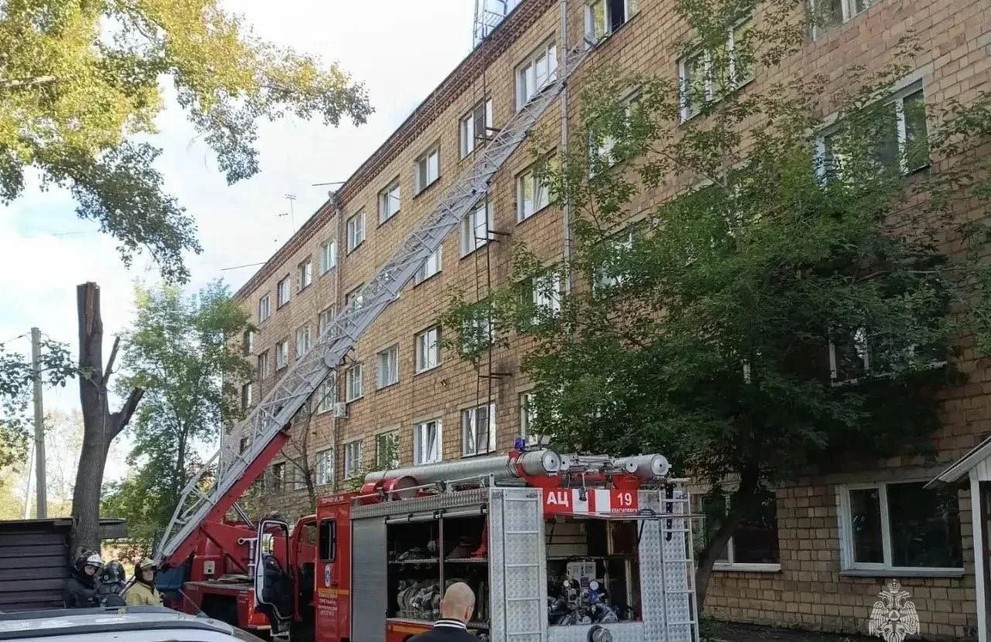 В Красноярске на пожаре сотрудниками МЧС спасены 4 ребенка