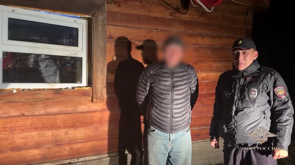 Полицейские в Туве спасли семью с детьми от разъярённого медведя
