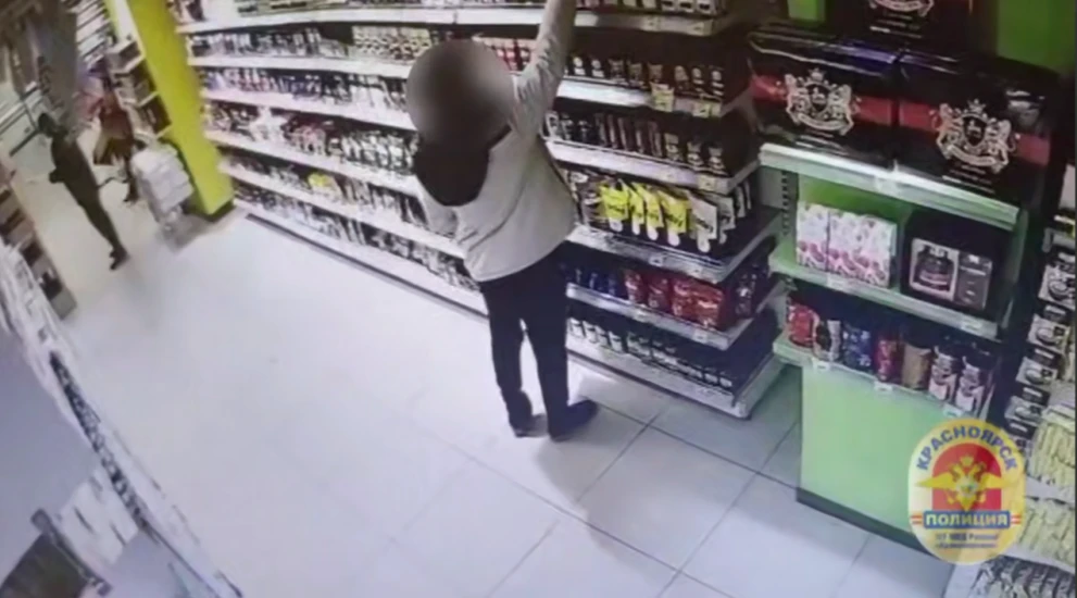 Красноярец продавал ворванные продукты прохожим 