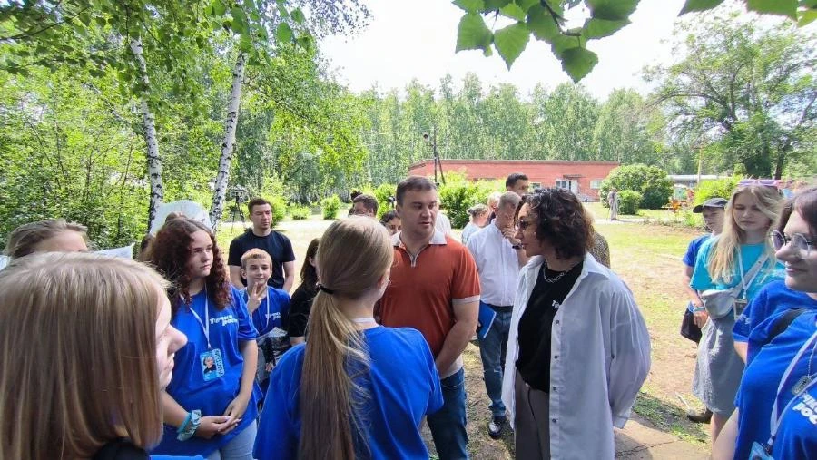 Школьники Омской области могут стать участниками юбилейной смены молодёжного бизнес-инкубатора «Точка роста»