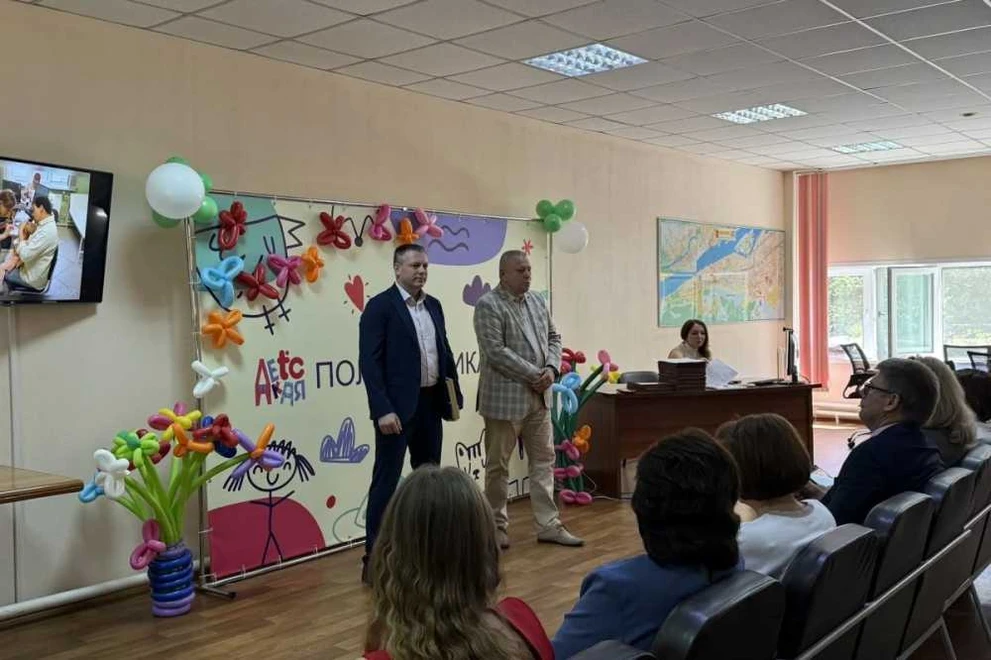Депутаты от «Единой России» поздравили медиков Красноярска с профессиональным праздником